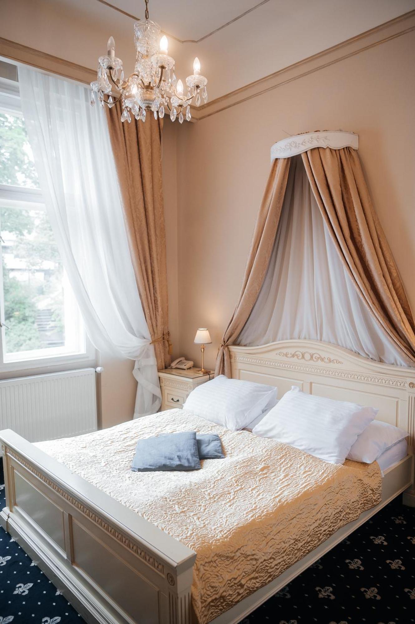Alisa Hotel Karlovy Vary Dış mekan fotoğraf