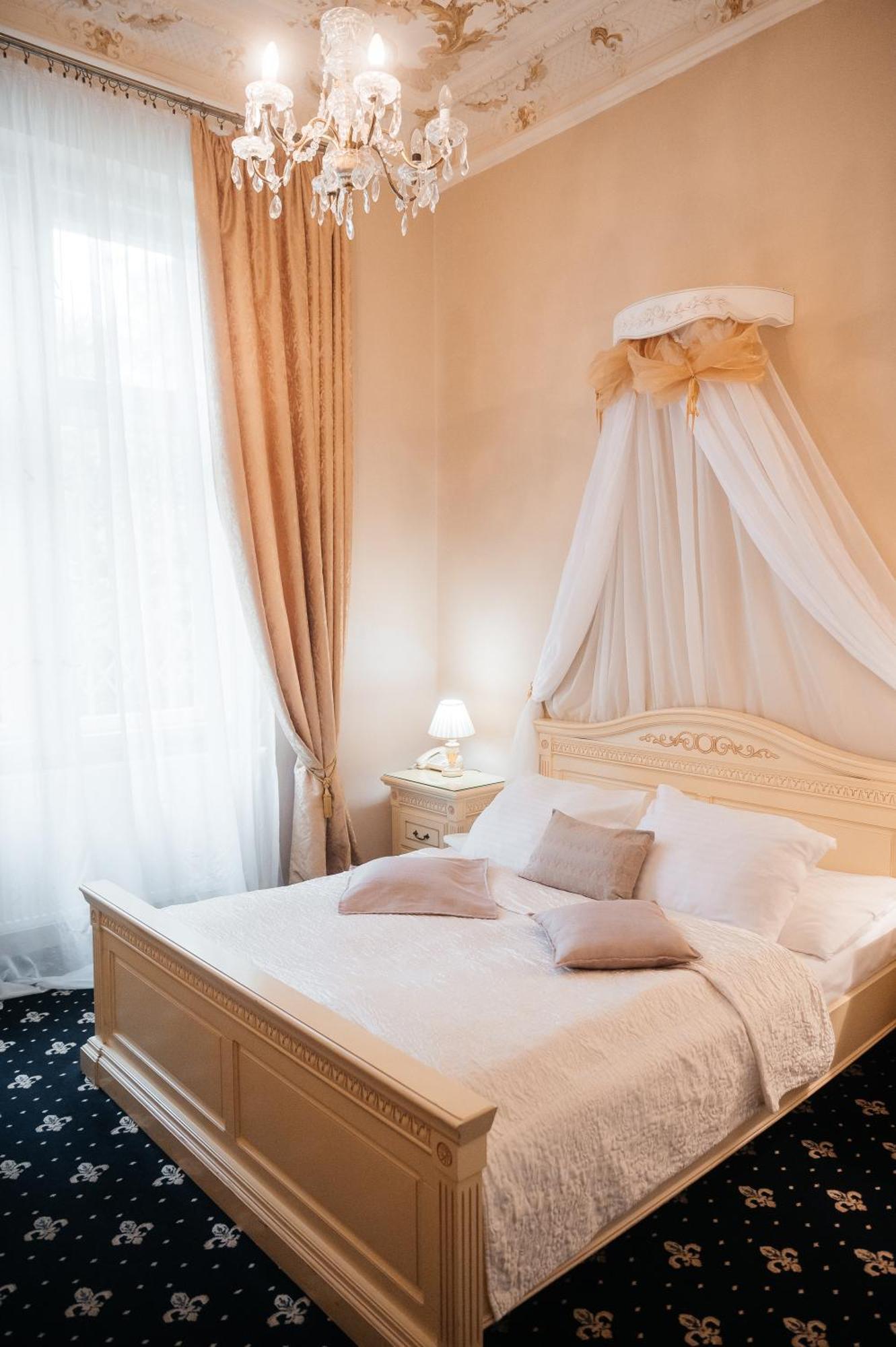 Alisa Hotel Karlovy Vary Dış mekan fotoğraf