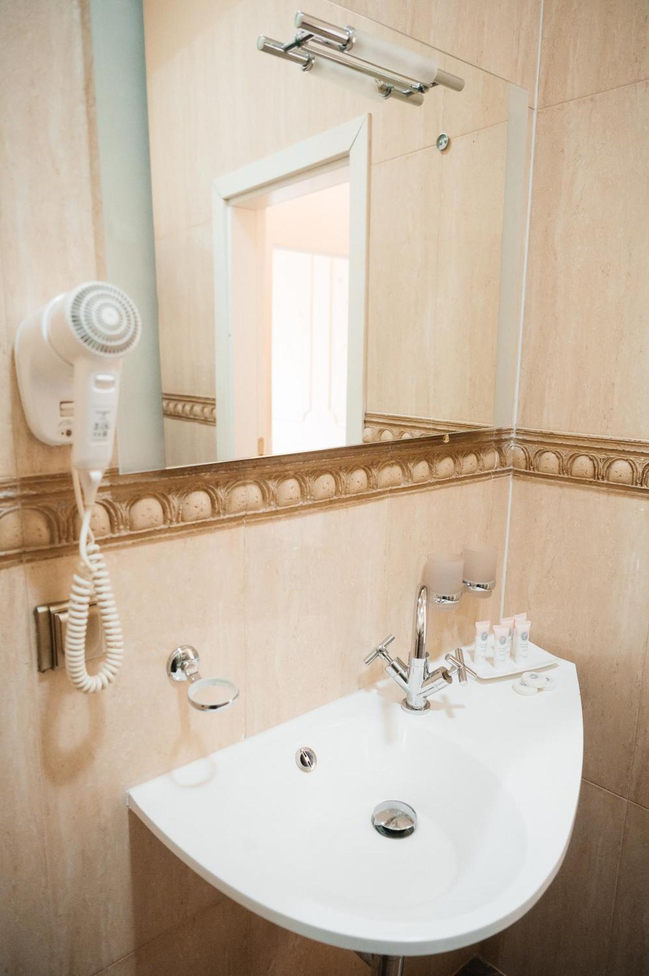 Alisa Hotel Karlovy Vary Dış mekan fotoğraf