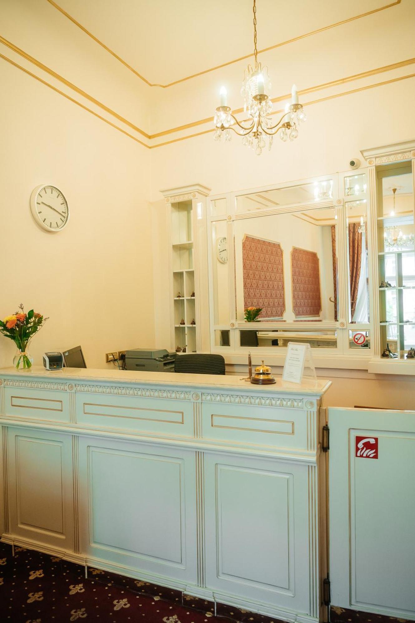 Alisa Hotel Karlovy Vary Dış mekan fotoğraf